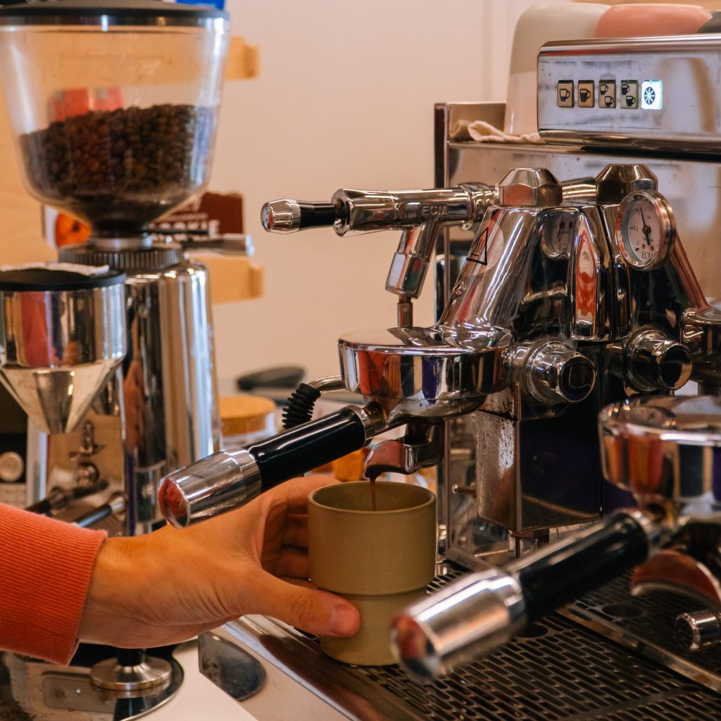 Cospire coworking, machine a café ECM, café torréfié localement par Versatile